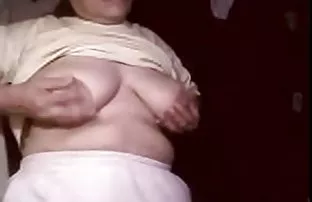 XXX सौतेली माँ को तुरंत चेहरे पर शुक्राणु की एक खुराक की आवश्यकता होती है