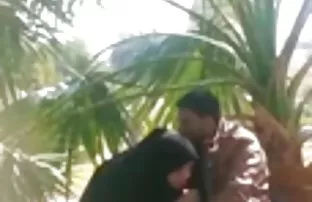 XXX गोरा मुर्गा पर कूदता है और तैलीय गधा के साथ हिलता है