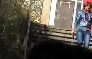 XXX कास्टिंग पर मुल्टो लैटिना एक बड़े सफेद डिक के सामने अपने पैर फैलाता है