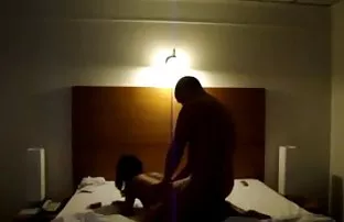 XXX लड़की एक काले पुरुष के साथ समय बिताना पसंद करती है