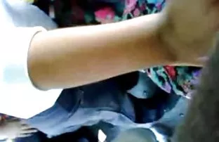 XXX वेश्यालय में, एक वेश्या हर तरह से एक अमीर ग्राहक को संतुष्ट करती है।