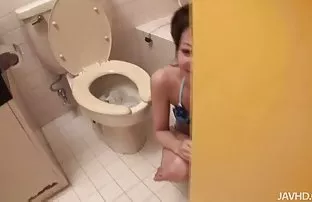 XXX एक नए किरायेदार ने कामुक पोशाक में एक पड़ोसी को देखा और गधे में एक महिला को गड़बड़ कर दिया