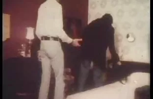 XXX उसने क्लब में एक अकेली लड़की को गोली मार दी और घर में उसका बलात्कार किया