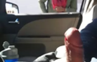 XXX एक युवा जोड़े के पास एक सुंदर बगीचे में एक सेक्सी पिकनिक है