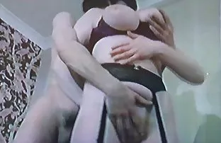 XXX Spanked और मोटे तौर पर एक युवा नौकरानी गड़बड़