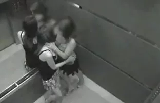 XXX सेक्सी लैटिना ने एक लड़के के साथ एक प्रेमिका के प्रेमी के साथ दोहरी तारीख पर धोखा किया