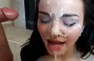 XXX मेच्यूर मिल्फ बेकार है उसकी स्कीनी सौतेली बेटी बॉयफ्रेंड