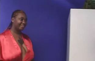 XXX मेरी पत्नी के लिए, आप पैरों के बीच की कोशिश कर सकते हैं