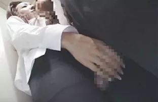 XXX सुंदर महिला अश्लील कास्टिंग करने के लिए आया था और पूरी तरह से बाहर रखा गया था