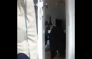 XXX मैंने एक एशियाई प्रेमिका को अभ्यास के लिए बुलाया, और उसने उसे स्ट्रैप-ऑन के साथ गड़बड़ कर दिया
