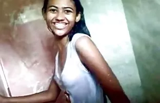 XXX घर खरीदने के लिए क्यूनिलिंगस द्वारा राजी किया गया