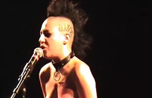XXX पत्नी सेक्स पर हावी होने की कोशिश करती है