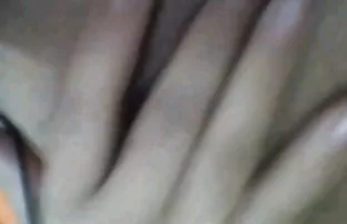 XXX गोरा ने हस्तमैथुन पकड़ा, इसलिए उसे चूसना पड़ा