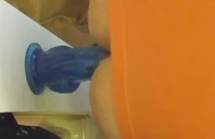 XXX टैक्सी चालक ने सीढ़ियों पर प्राकृतिक स्तन के साथ एक वासनापूर्ण समुद्री मील दूर कर दिया