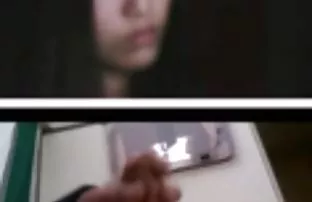 XXX श्यामला ने एक आदमी से एक फूल लिया और खुद को एक लोचदार गधे में गड़बड़ कर दिया।