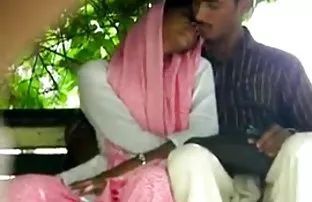 XXX फटे गधे के साथ बनी छोड़ दिया