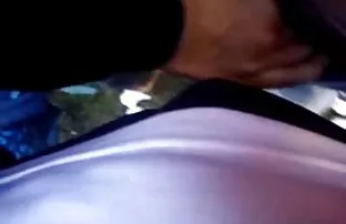 XXX युवा सुंदरियों को बड़े सोफे पर मज़ा आता है