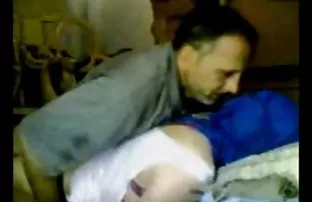 XXX छात्र नेफोर्मल्का ने क्रिसमस के लिए एक मित्र को अपना संकीर्ण गधा पेश किया
