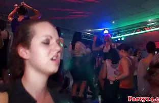 XXX एक नए प्रेमी के साथ पहला रोमांटिक रूसी गोरा सेक्स