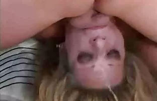 XXX त्वरित वजन घटाने मॉडल के लिए काली महिला एक निर्माता के साथ थूकती है