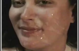 XXX सुंदर श्यामला को कैंसर हो गया और उसने कैमरे पर चुदाई करने को कहा