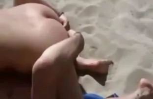 XXX मैंने झटके से दूर जाने का सोचा, लेकिन एक पड़ोसी समय पर आ गया