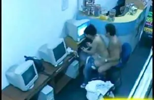 XXX पिकापर ने जंगल में सेक्स के लिए गधे साइकिल चालक को फैला दिया