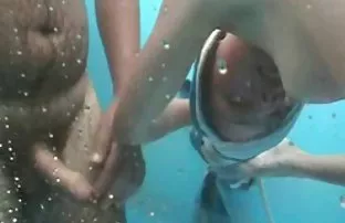 XXX काले चमड़ी वाले लड़के ने गोरा गोरा को एक बड़ा डिक दिया