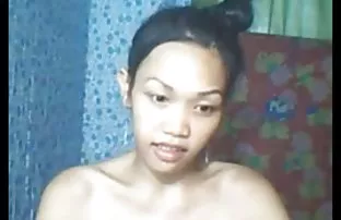 XXX तेल के साथ लड़की को धोया ताकि उसकी मोटी सदस्य के साथ फली न फाड़ सके