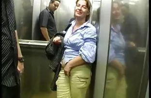 XXX एक पड़ोसी एक दाढ़ी वाले व्यक्ति से मिलने गया और सुबह के सेक्स से उसे आश्चर्यचकित कर दिया