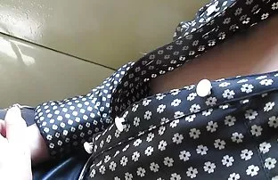 XXX एक मुश्किल स्थिति में सुंदर लड़की की मदद की और ढेर को गड़बड़ कर दिया