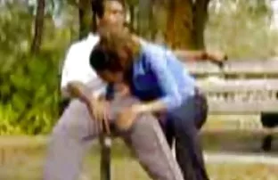 XXX टीवी को ठीक करने और सभी दरारों में चुदाई करने के लिए सही पड़ोसी