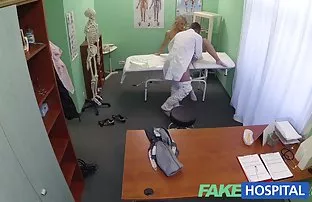XXX लाल बालों के लिए पूरे घर में छोड़ दिया, लड़का otorolny अवांछित पड़ोसी