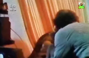 XXX घर लौटे और मंडे में अपने सौतेले पिता के साथ एक वयस्क बेटी को पकड़ा