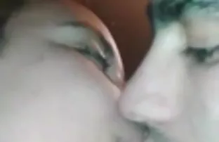 XXX बेडरूम में एक लड़के के साथ मस्ती करती दो सुंदरियां