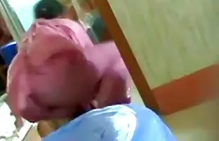 XXX ब्यूटी का गधा हमेशा पूर्ण विकसित गुदा आक्रमण के लिए तैयार है।