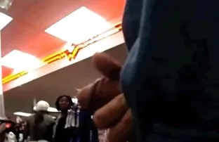 XXX भूखे पतला गोरा एक वयस्क व्यक्ति के सदस्य पर थपथपाया
