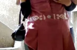 XXX मालिश के बजाय, एक दोस्त ने उसकी चूत को चाटा और उसकी चूत को छेद दिया