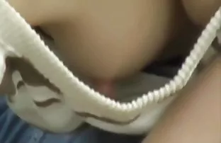 XXX फूहड़ बहन ने अपने भाई को सेक्स के लिए उकसाया